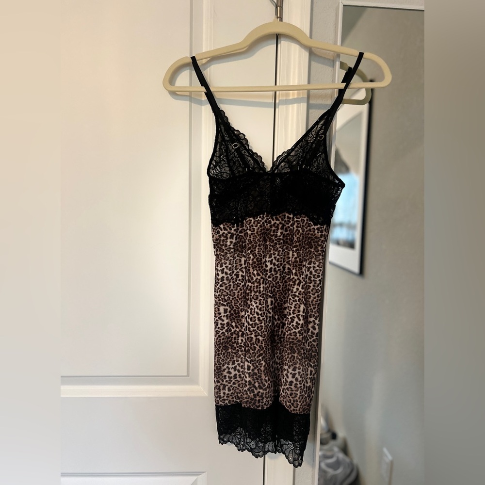 ASOS design cami slip dress in leopard print - Picture 7 of 8